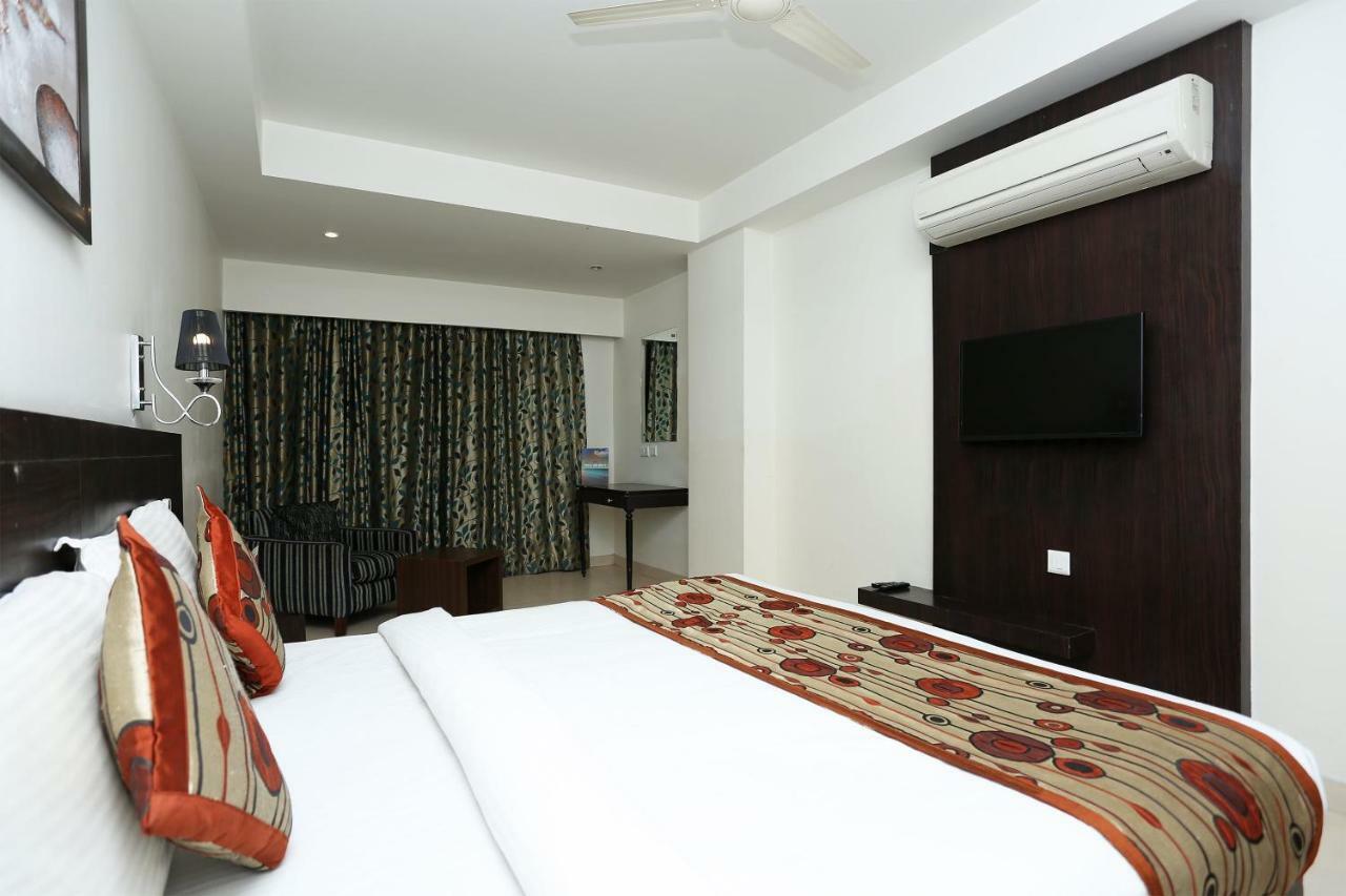 Capital O 3600 Hotel Royal Windsor Kathgodam Bagian luar foto